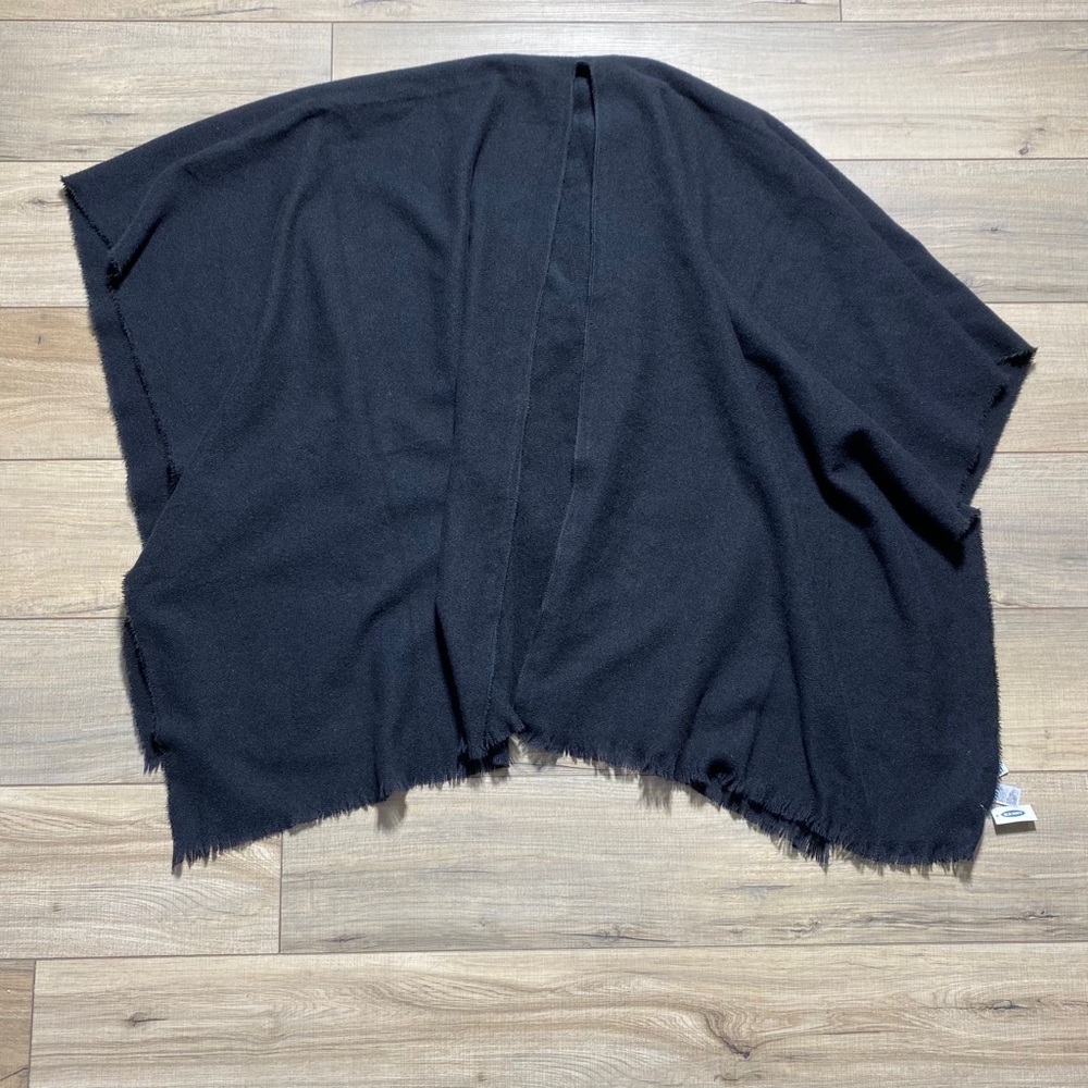 Old Navy Women's Cozy Flannel Open Front Poncho  One Size‎ Black
